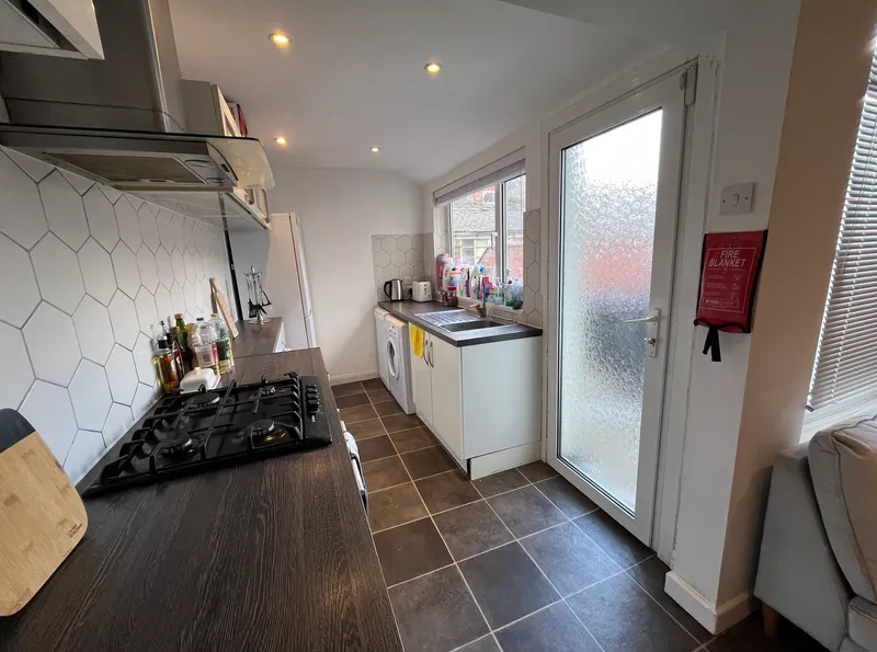 Modern 3 Bed House // Sep 2026 - Thumbnail 4